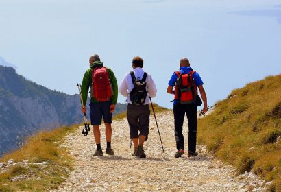 ウォーキングや山歩きに おすすめトレッキングポール5選 マウンテンシティメディア