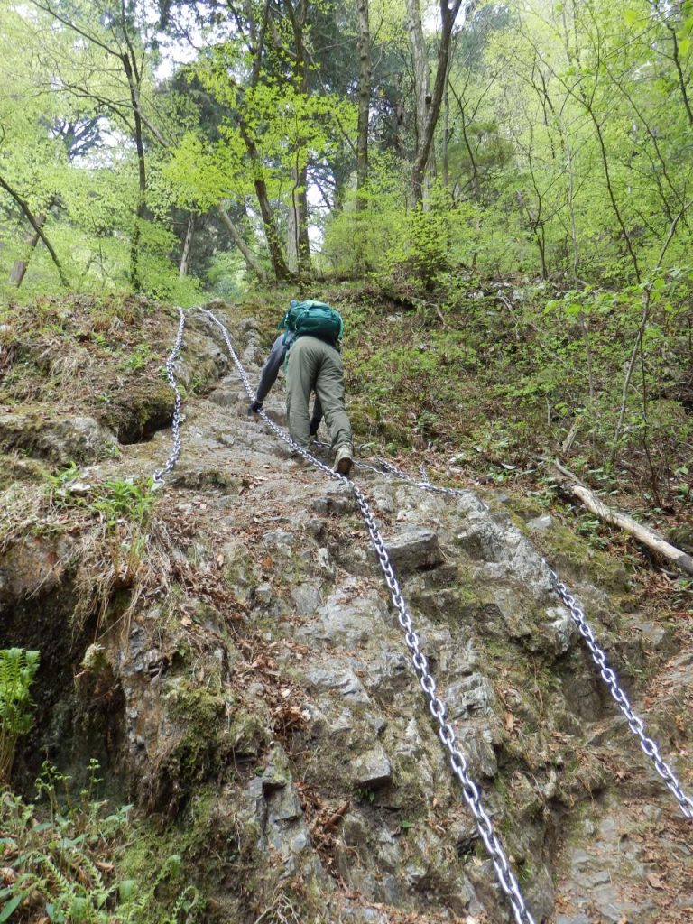 石裂山の登山 服装 スリル満点の要素を含んだ石裂山 マウンテンシティメディア