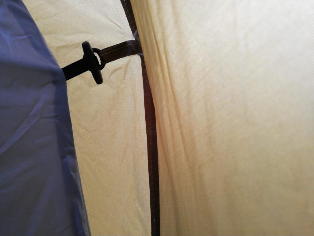 クイックキャンプワンタッチテントのシーム処理の写真